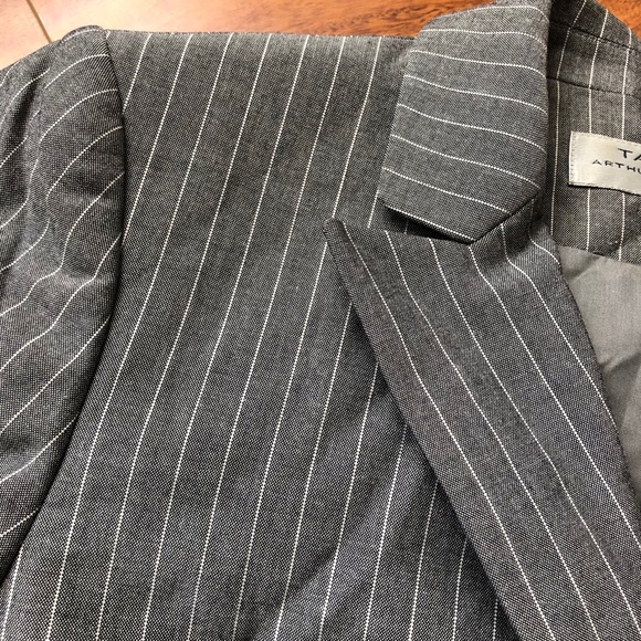 Women’s suits - Picture 6 of 8